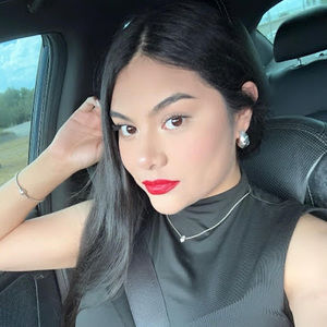 Meet your Posher, Yessenia